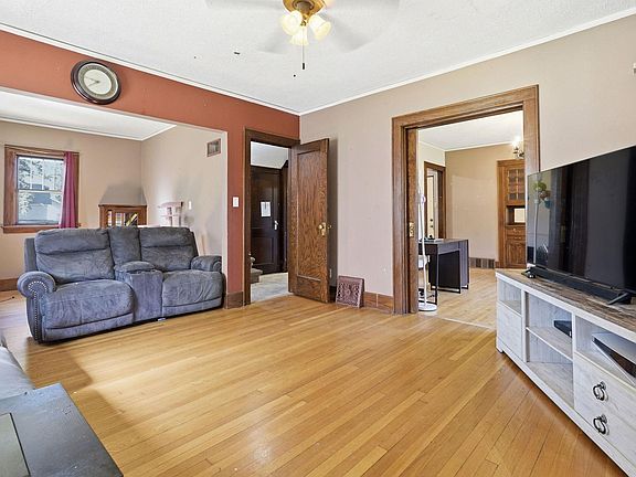 2nd image of 105 Wollan St