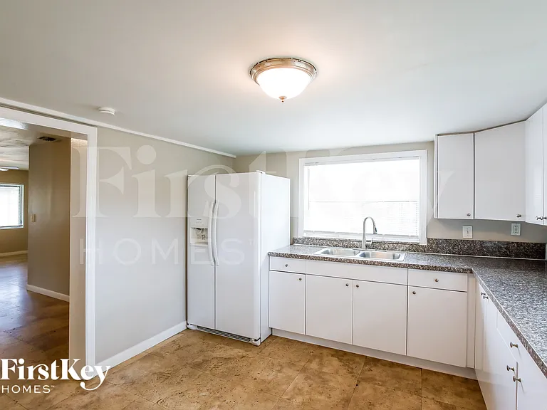 1233 SW 1st Ter — Photo 6