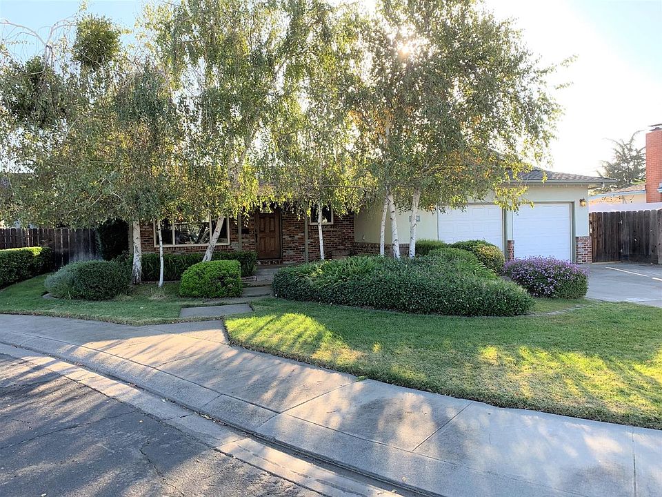 1st image of 418 Ashwood Ct