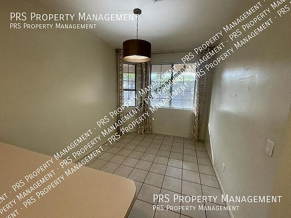 5th image of 291 S Forest Dr