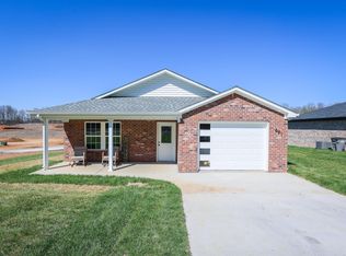 691 Elmdale Rd, Paducah, KY 42003