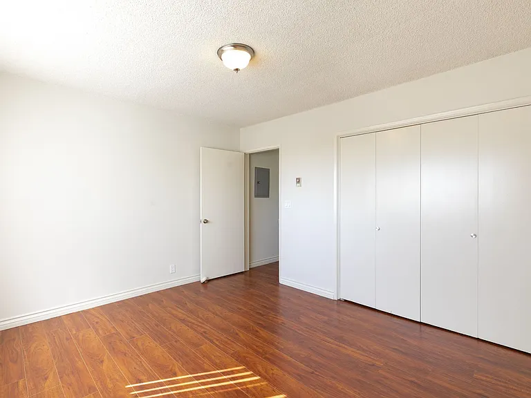 1030 N Harper Ave — Photo 23