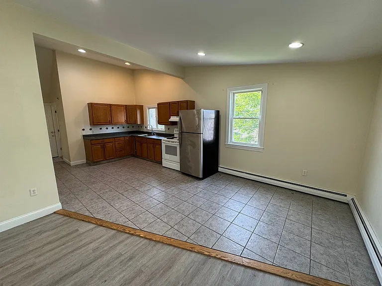 1-3 Yeaton Pl — Photo 3