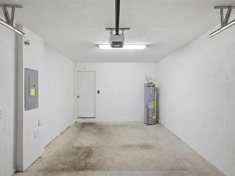 724 Royal Empress Dr — Photo 30