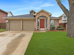 1421 Chinaberry Dr, Lewisville, TX 75077