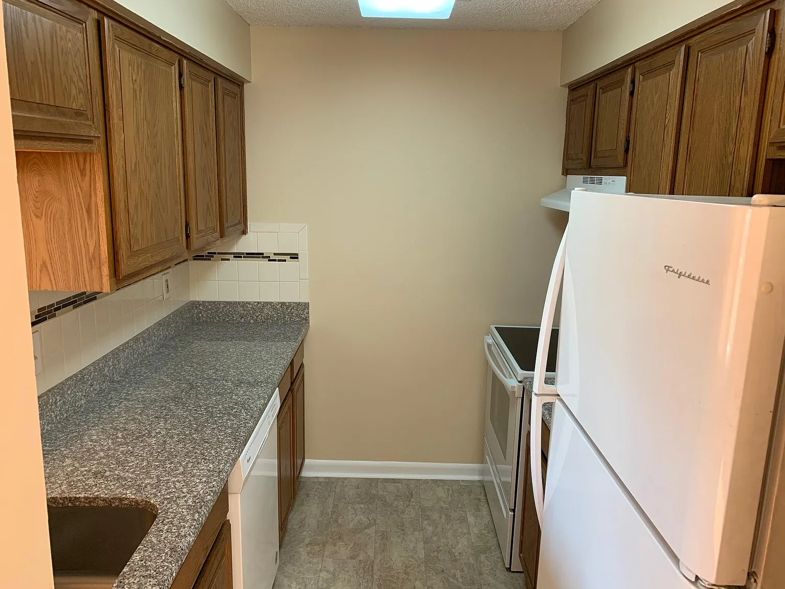 1006 Ravens Crest Dr — Photo 3