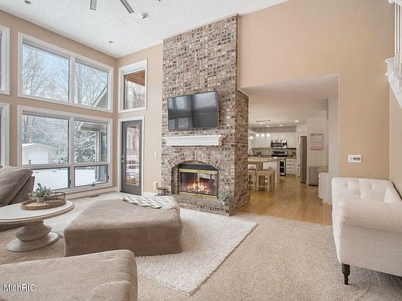 4th image of 933 Wickford Dr