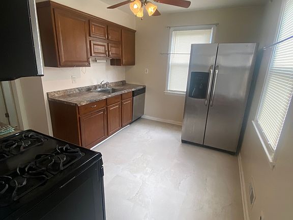 3rd image of 2621 Plainfield Rd