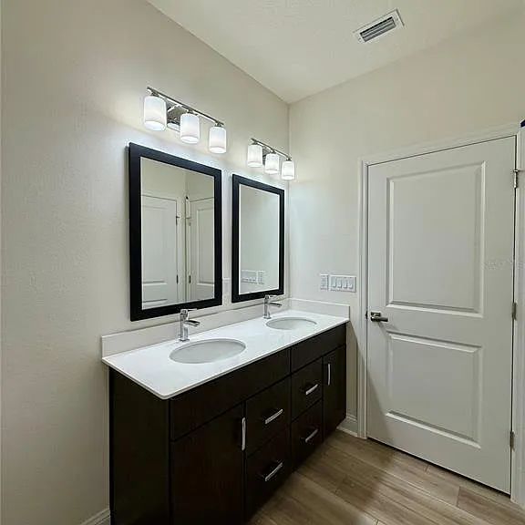 53 Signet Cir — Photo 16
