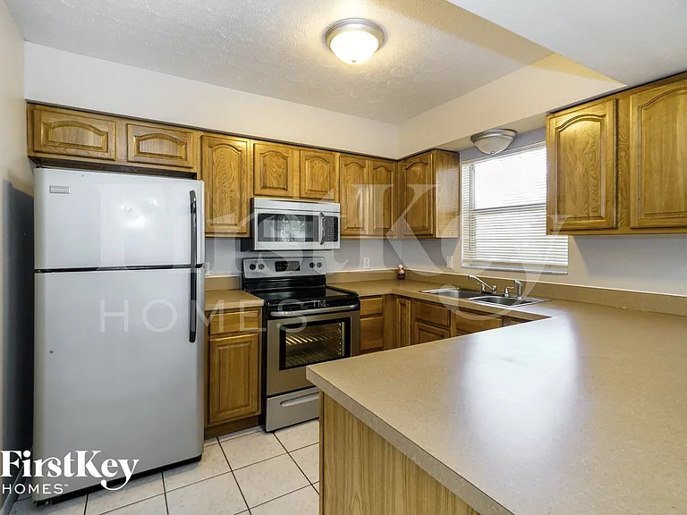 802 Briarcliff Dr — Photo 6