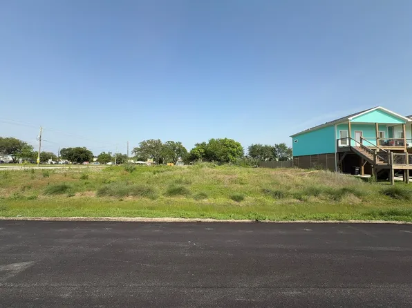 907 13th St, San Leon, TX 77539