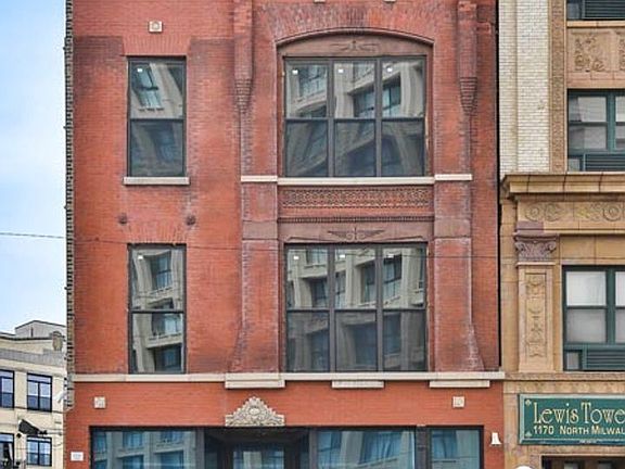 2nd image of 1164 N Milwaukee Ave #7845923
