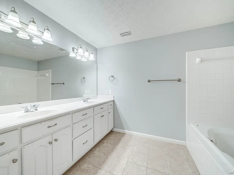 5402 Blue Dog Rd — Photo 7