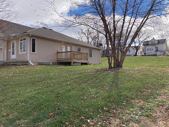 2nd image of 611 W Piankishaw St