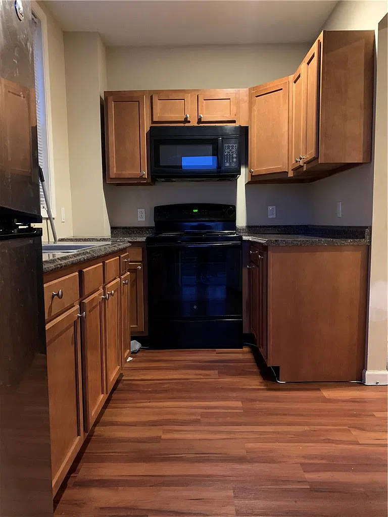 2 bed, 1.0 bath, 550 sqft, $1,425 — Photo 2