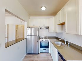 2975 Van Ness Avenue, Studio