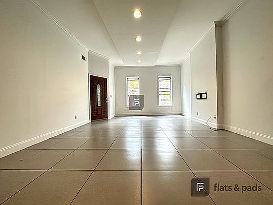 3rd image of 443 Franklin Ave APT 1