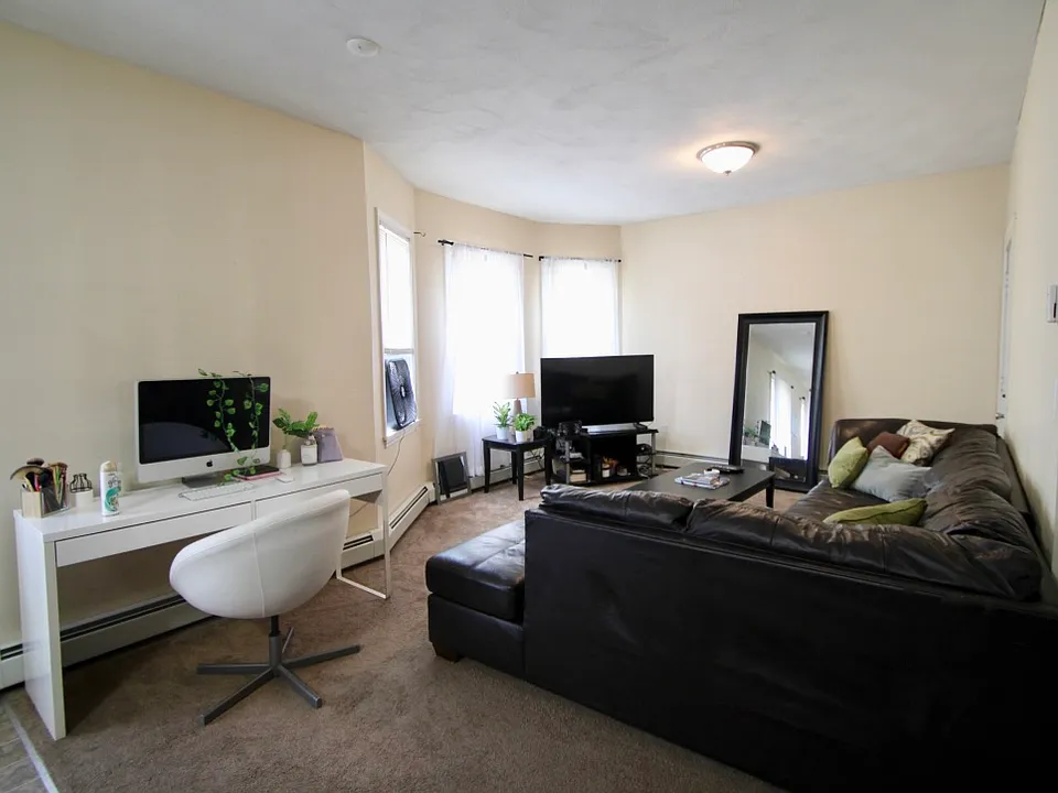 79 Ring St #1