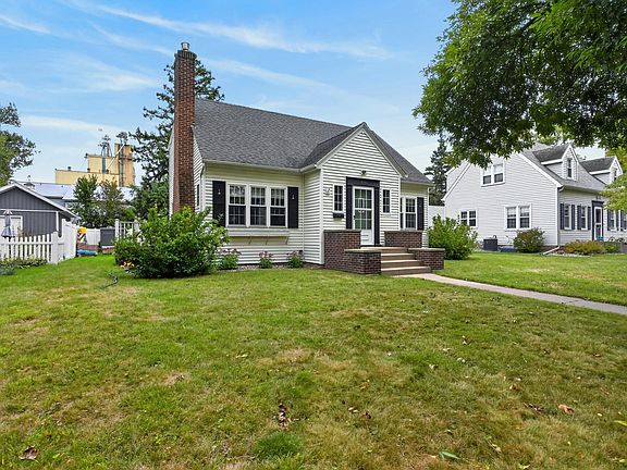 3rd image of 715 Maple St