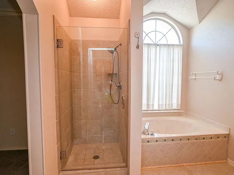 2100 Newport Dr — Photo 21