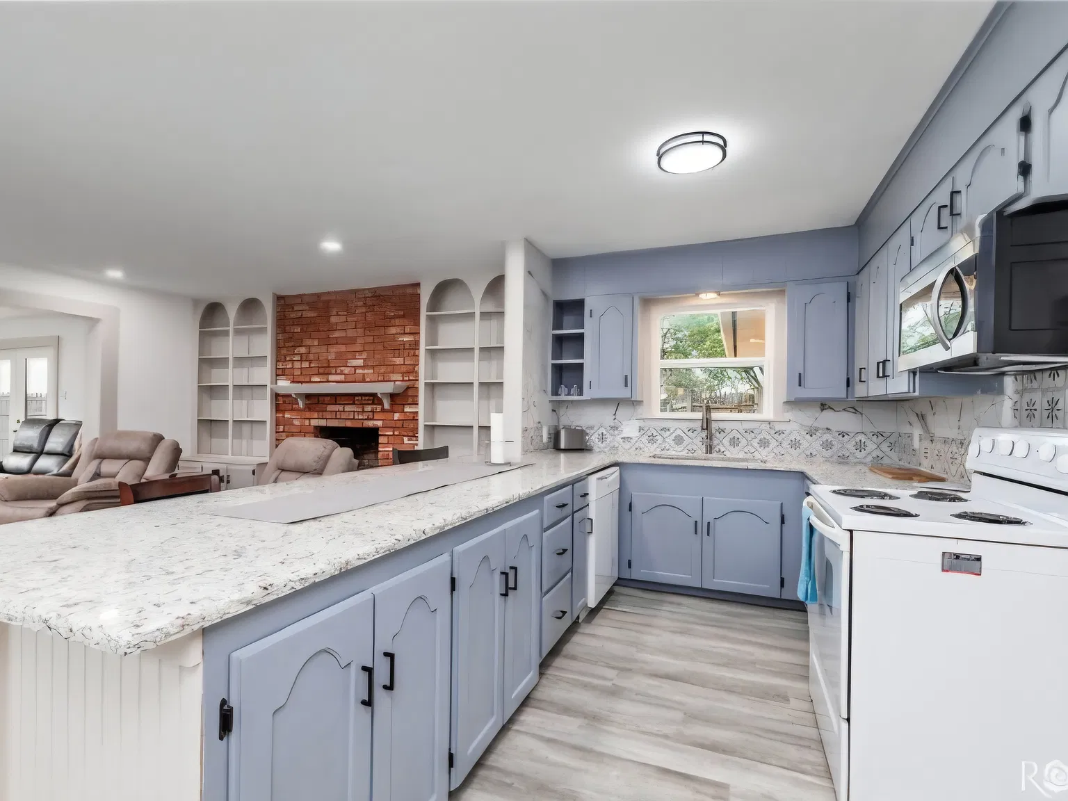 3617 Robin Hood Trl — Photo 2