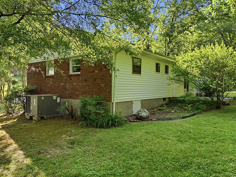 945 Brynwood Ter — Photo 25