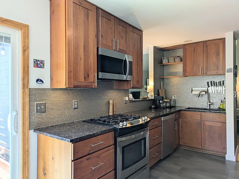 306 Linden St — Photo 6