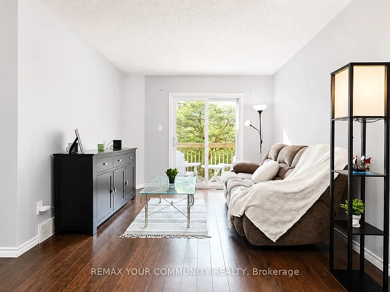 210 Highland Cres #19 — Photo 7