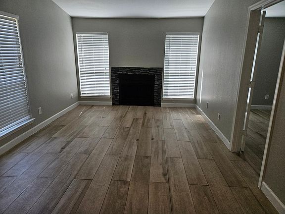 4th image of 1467 Meadowood Village Dr