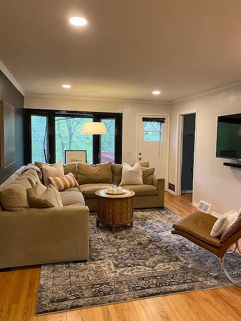 122 N Kenosha Dr