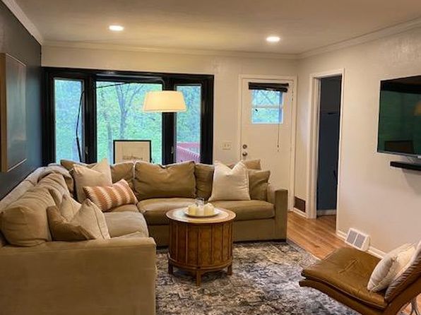 122 N Kenosha Dr