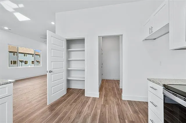 720 E Elmwood St — Photo 6