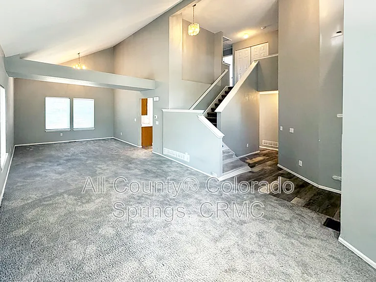 5859 Instone Cir — Photo 2