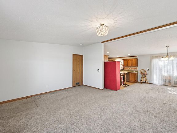 3rd image of 3002 Meadow Ln NE