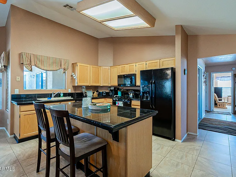 9023 W Lisbon Ln — Photo 8