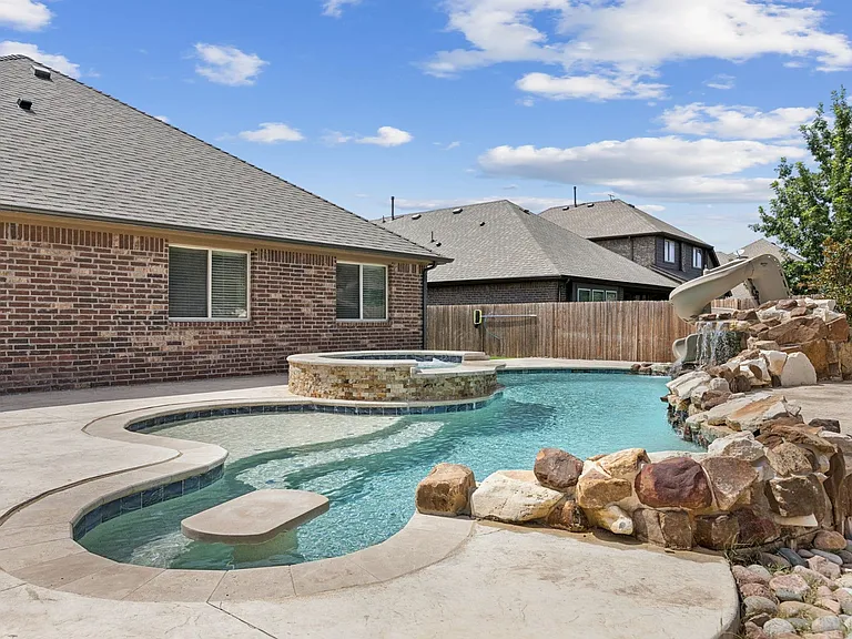 512 Eastbrook Dr — Photo 32