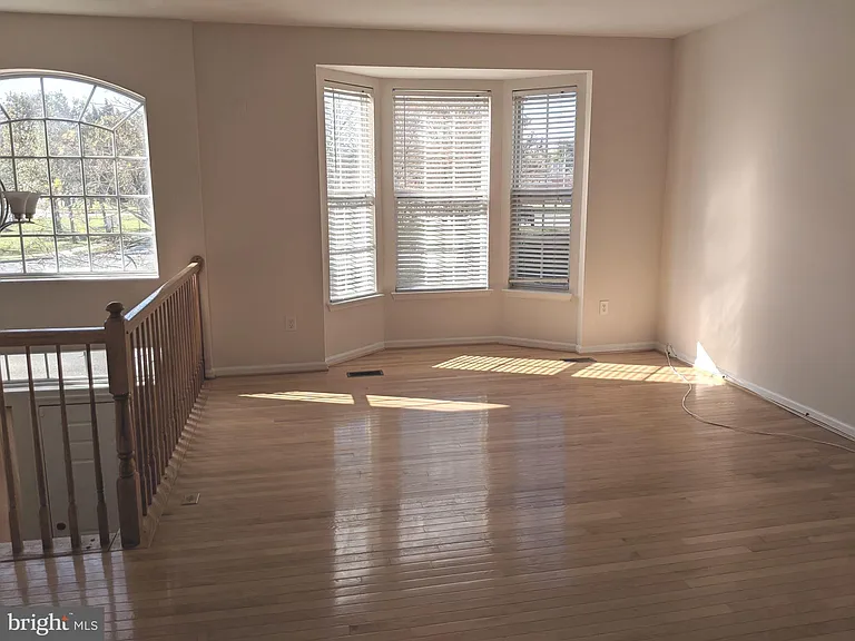 8710 Stonehouse Dr — Photo 3
