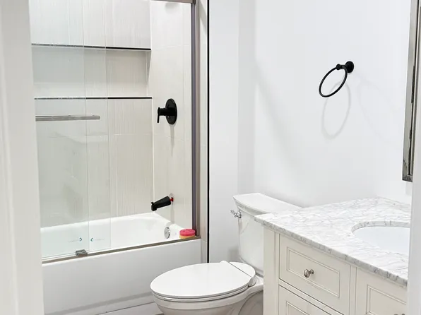 5748 Walnut Wood Ln, Burke, VA 22015