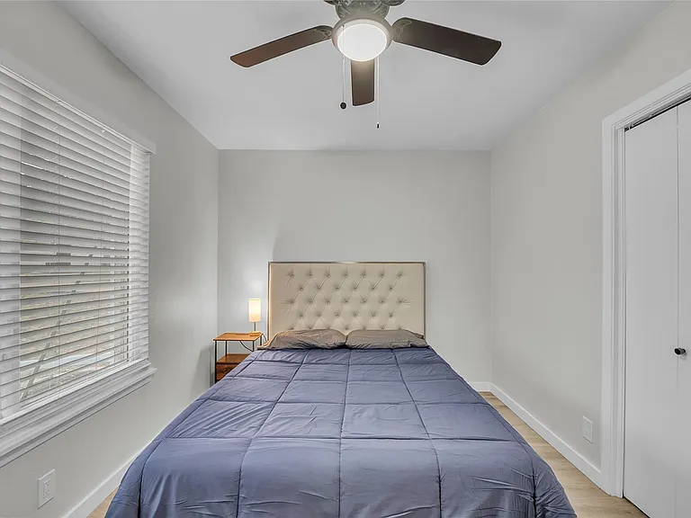 3400 Laguna Dr — Photo 17
