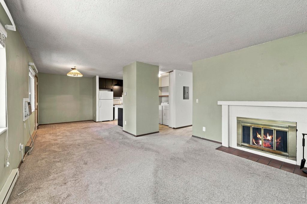 925 Columbia Rd #833