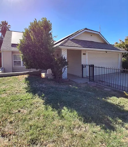 2521 N Selland Ave Photo 1