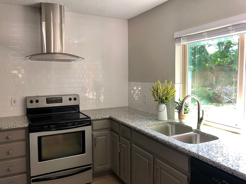 1st image of 2405 Sage Ln
