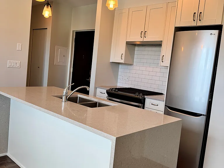 166 E 11th Ave #8 — Photo 17