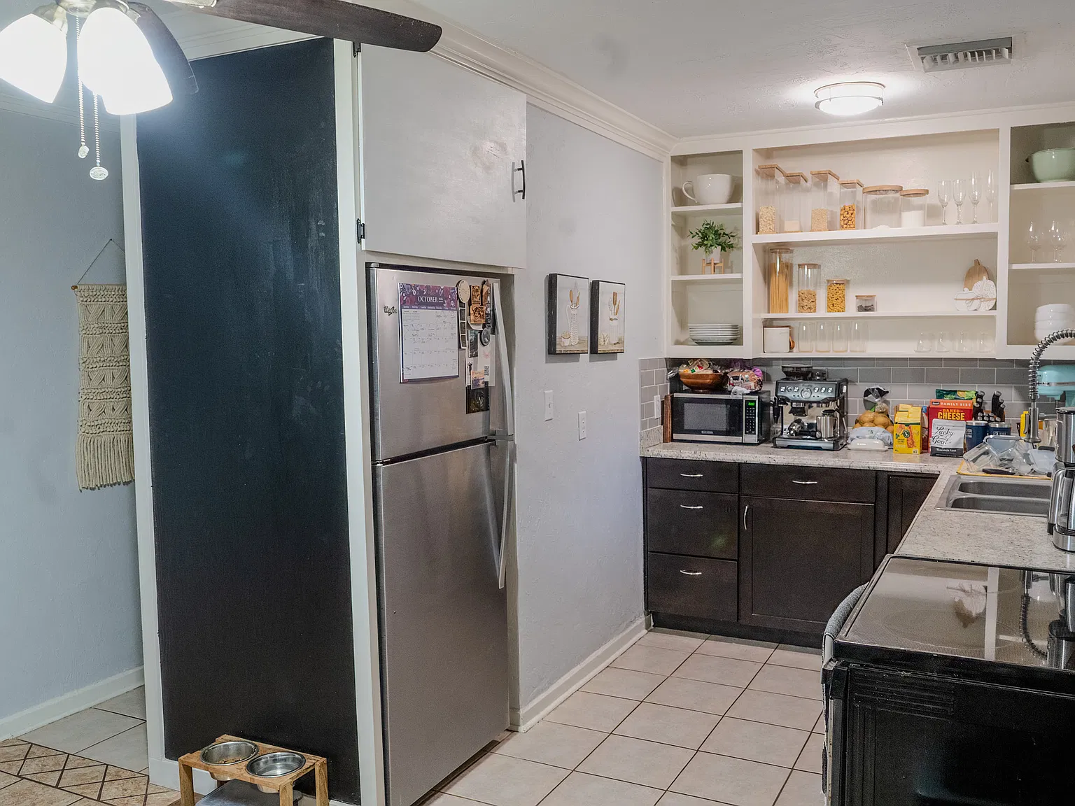 1 bed, 850 sqft, $1,300 — Photo 3