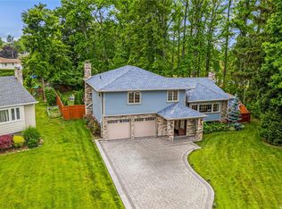 42 Piper Dr, Albertson, NY 11507