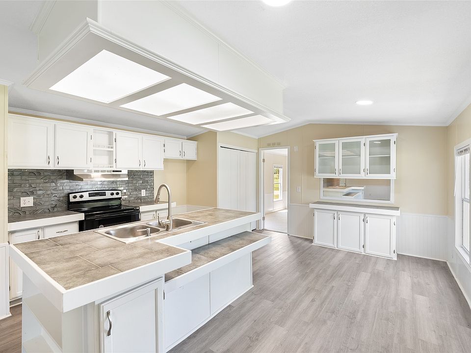 1st image of 201 Hollyglen St