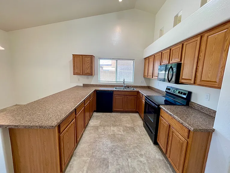 25853 W Elizabeth Ave — Photo 1
