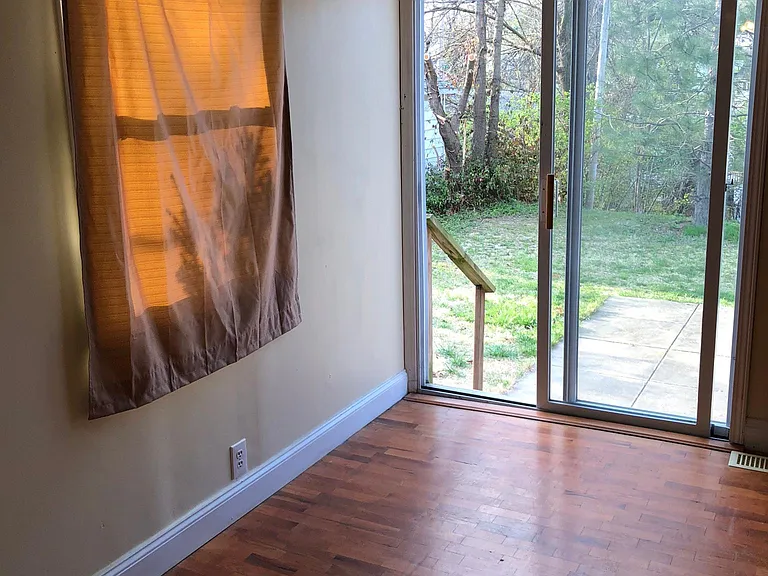 9839 Meadow View Dr — Photo 10