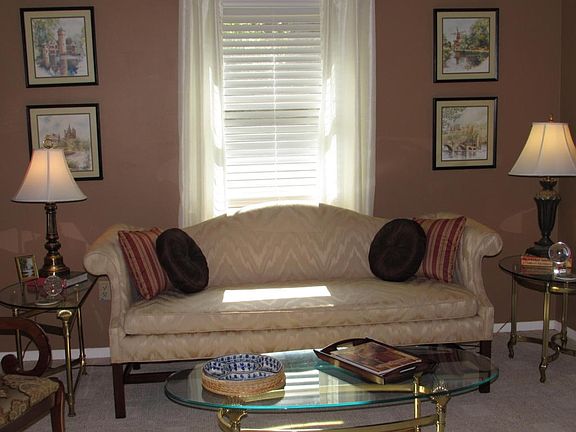 4th image of 17 Lake Forest Ln