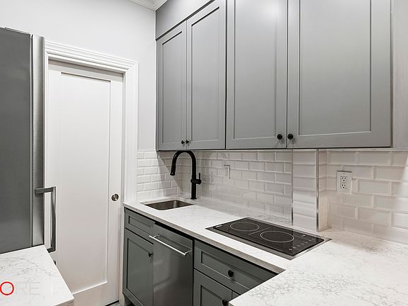 5th image of 349 West Broadway